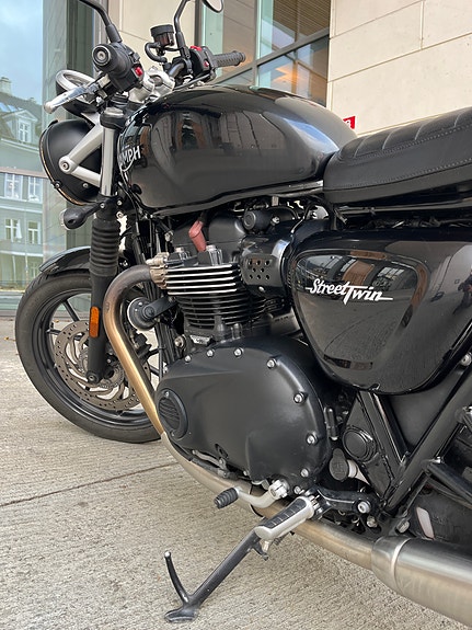 Triumph Street Twin 5 of 15