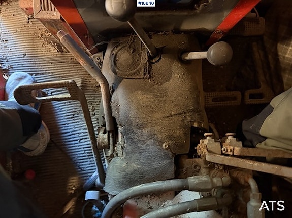 Massey Ferguson 185 2x4 traktor 23 of 28