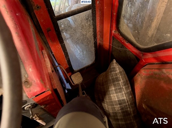 Massey Ferguson 185 2x4 traktor 22 of 28