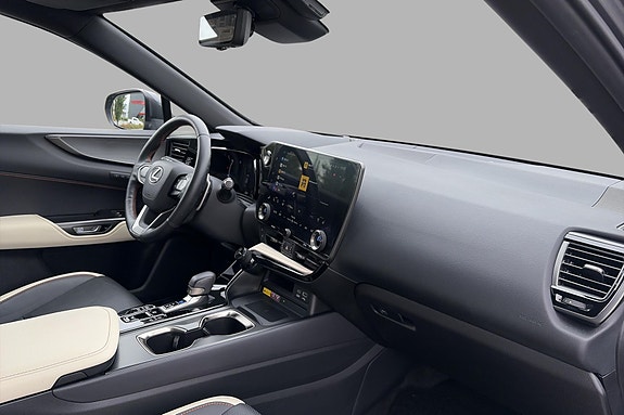 Lexus NX450h 11 of 26