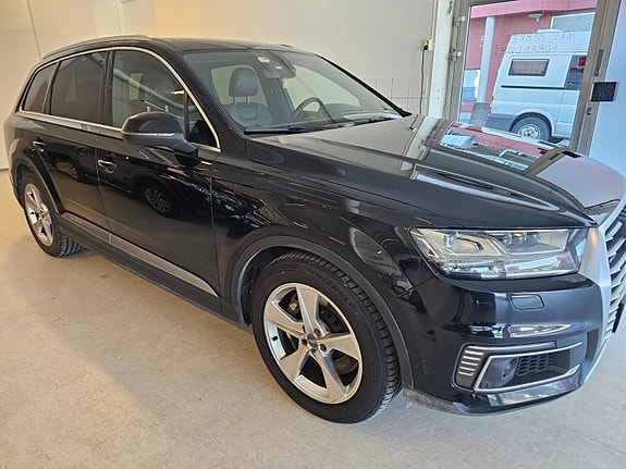Audi Q7 2 of 30