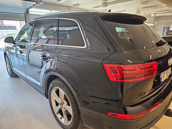 Audi Q7 4 of 30
