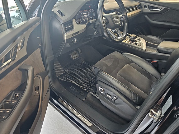 Audi Q7 11 of 30