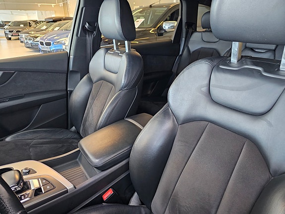 Audi Q7 12 of 30