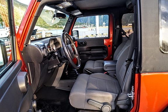 Jeep Wrangler 18 of 30