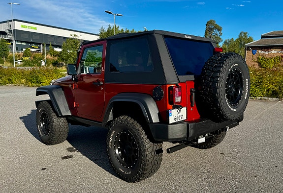 Jeep Wrangler 8 of 30