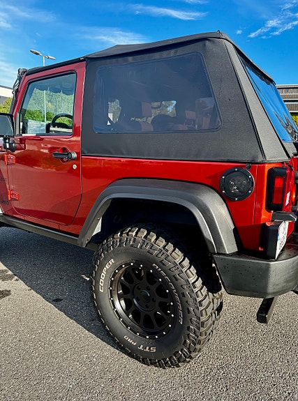 Jeep Wrangler 11 of 30