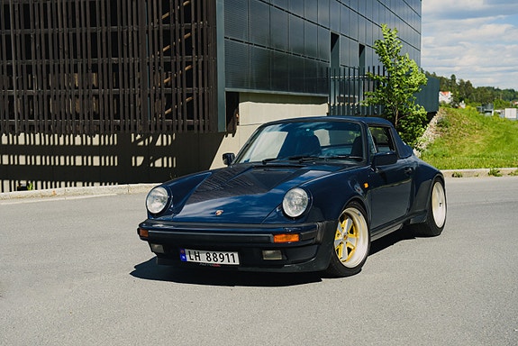 Porsche 911 24 of 30