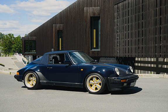 Porsche 911 22 of 30