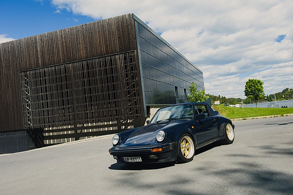 Porsche 911 25 of 30