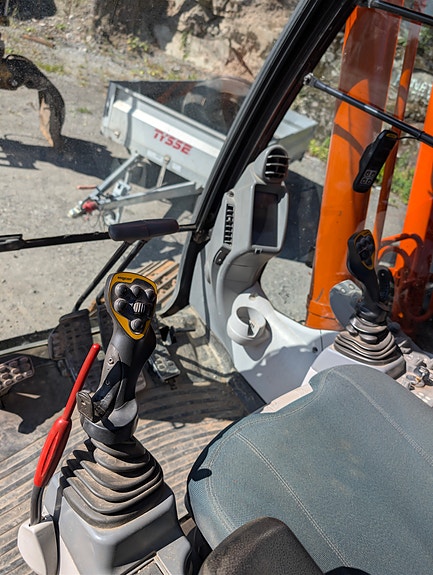 Hitachi ZX190LC-6 7 of 27