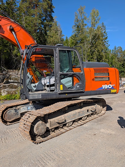 Hitachi ZX190LC-6 2 of 27
