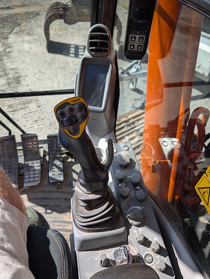 Hitachi ZX190LC-6 6 of 27