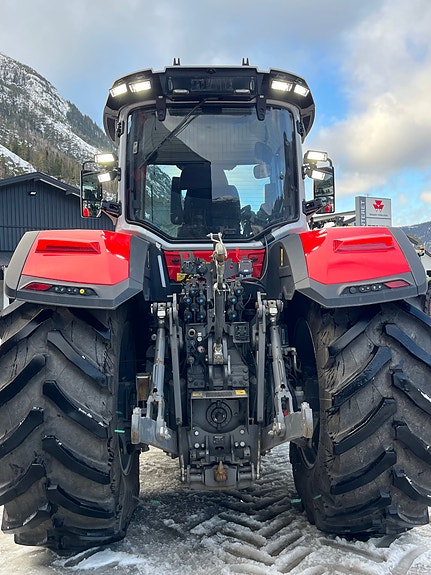 Massey Ferguson 8s 305 Dyna VT 3 of 9