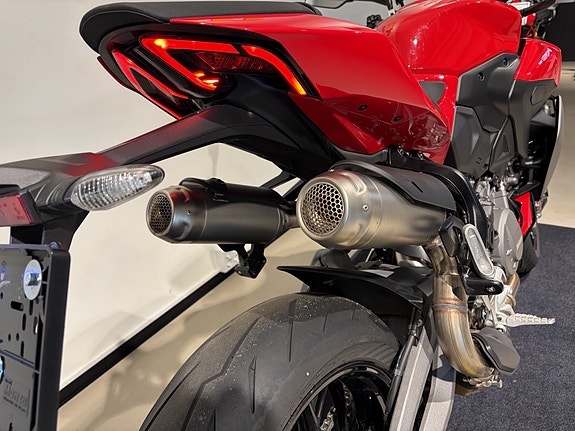 Ducati Streetfighter V2 15 of 15