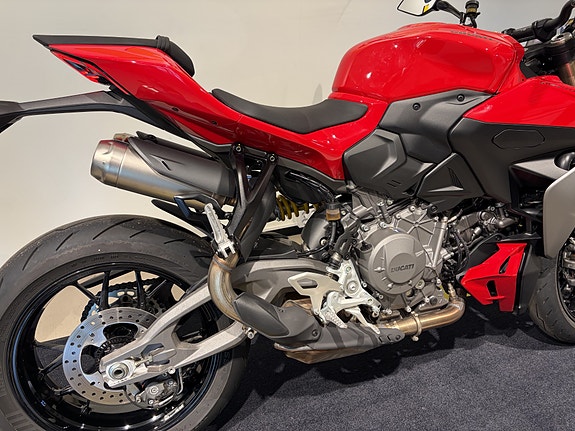 Ducati Streetfighter V2 7 of 15