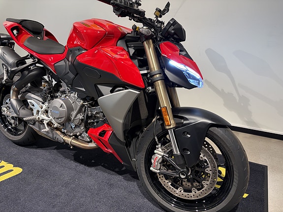 Ducati Streetfighter V2 3 of 15