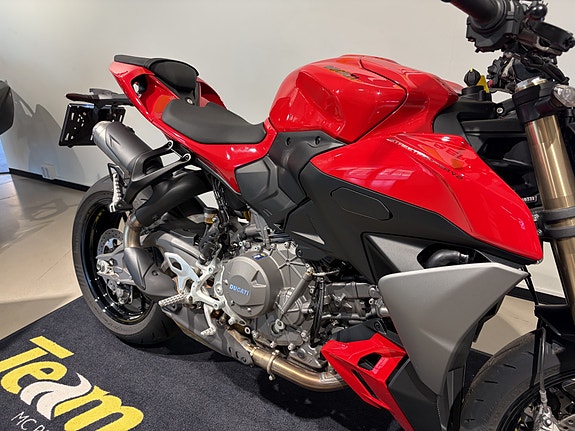 Ducati Streetfighter V2 4 of 15