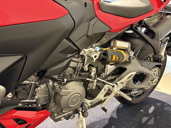 Ducati Streetfighter V2 10 of 15