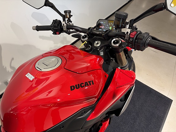 Ducati Streetfighter V2 6 of 15