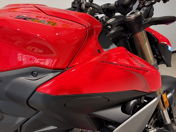 Ducati Streetfighter V2 5 of 15