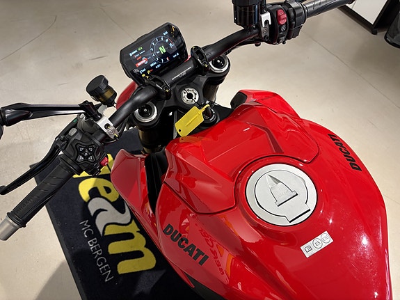 Ducati Streetfighter V2 11 of 15