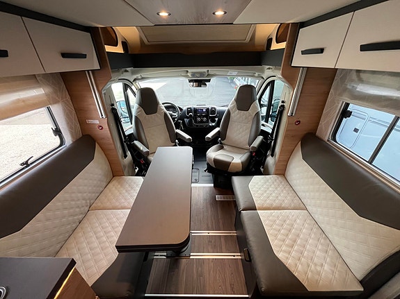 Knaus LIVE WAVE 700 DX PLATINUM SELECTION // Senkeseng, Alde varme, 180 HK, 8-Trinns automat , Queenbed, ++/ 7 of 28
