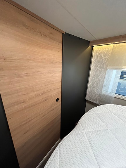 Knaus LIVE WAVE 700 DX PLATINUM SELECTION // Senkeseng, Alde varme, 180 HK, 8-Trinns automat , Queenbed, ++/ 17 of 28
