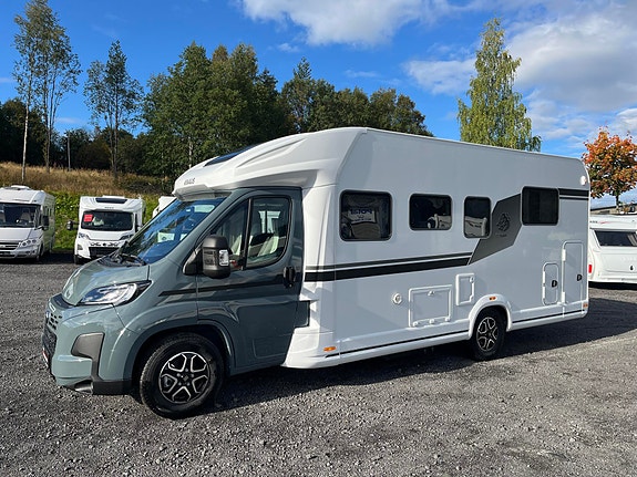 Knaus LIVE WAVE 700 DX PLATINUM SELECTION // Senkeseng, Alde varme, 180 HK, 8-Trinns automat , Queenbed, ++/ 2 of 28