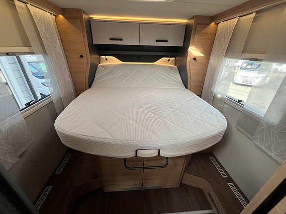 Knaus LIVE WAVE 700 DX PLATINUM SELECTION // Senkeseng, Alde varme, 180 HK, 8-Trinns automat , Queenbed, ++/ 14 of 28