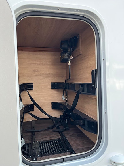 Knaus LIVE WAVE 700 DX PLATINUM SELECTION // Senkeseng, Alde varme, 180 HK, 8-Trinns automat , Queenbed, ++/ 25 of 28