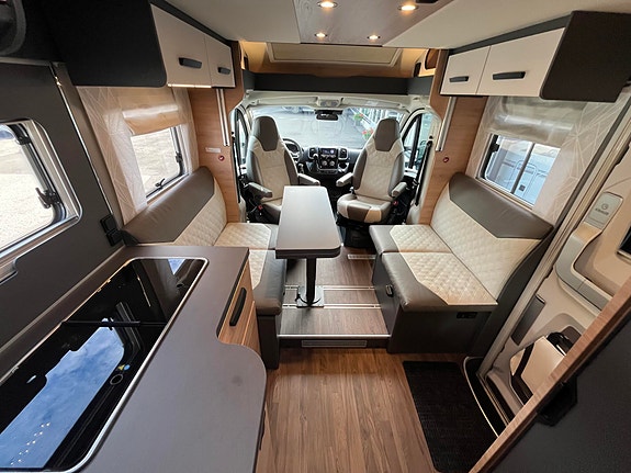 Knaus LIVE WAVE 700 DX PLATINUM SELECTION // Senkeseng, Alde varme, 180 HK, 8-Trinns automat , Queenbed, ++/ 9 of 28