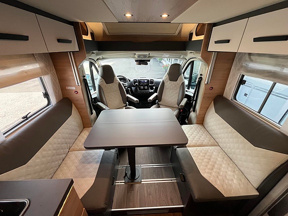 Knaus LIVE WAVE 700 DX PLATINUM SELECTION // Senkeseng, Alde varme, 180 HK, 8-Trinns automat , Queenbed, ++/ 8 of 28