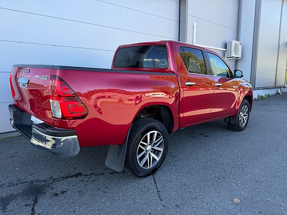 Toyota HiLux 19 of 30