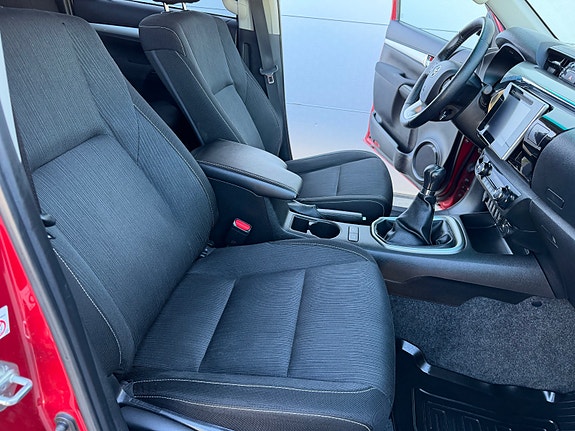 Toyota HiLux 29 of 30