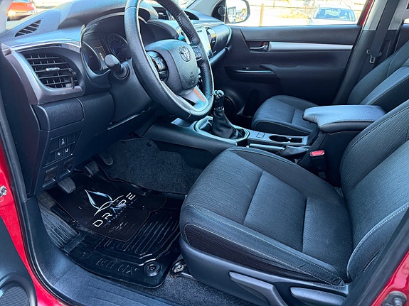Toyota HiLux 24 of 30