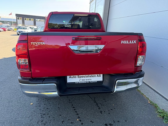 Toyota HiLux 13 of 30