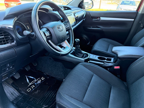 Toyota HiLux 23 of 30