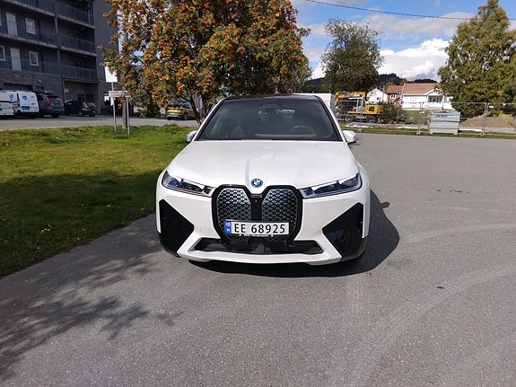 BMW iX 2 of 30