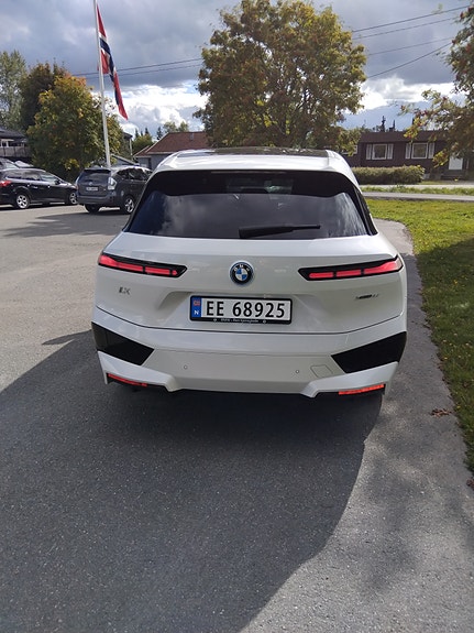 BMW iX 11 of 30