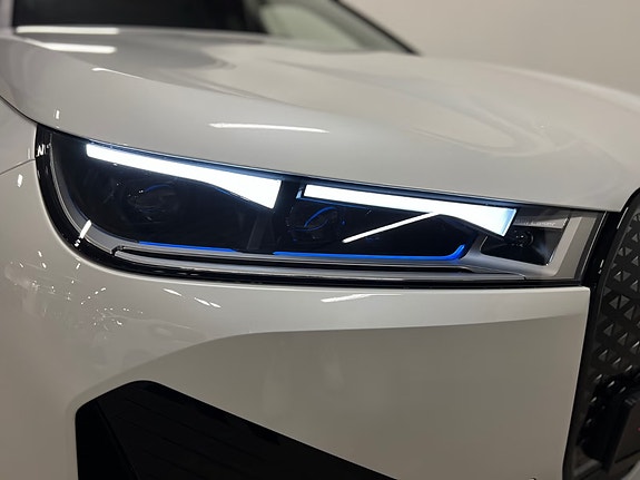 BMW iX 9 of 30