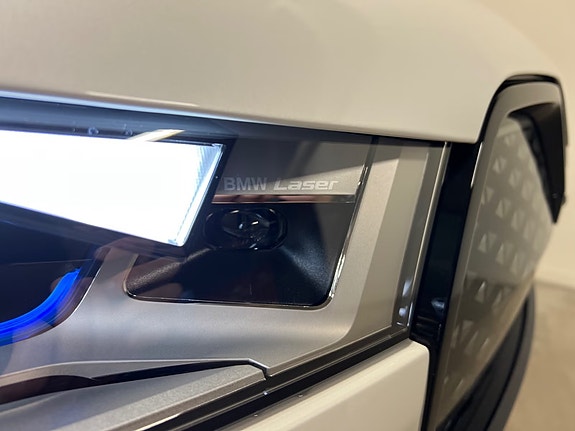 BMW iX 12 of 30