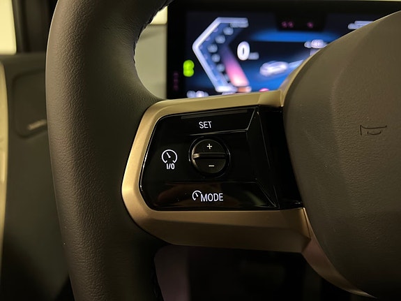 BMW iX 30 of 30