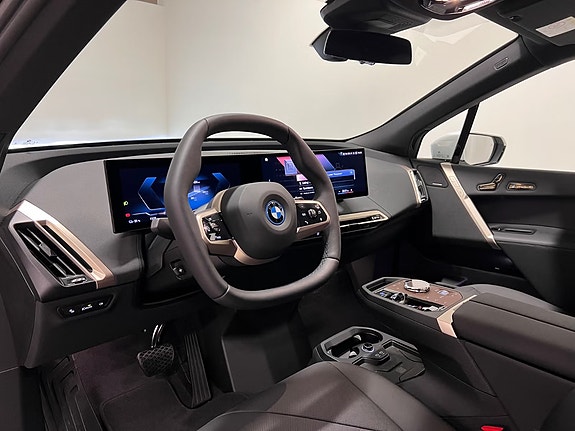 BMW iX 22 of 30