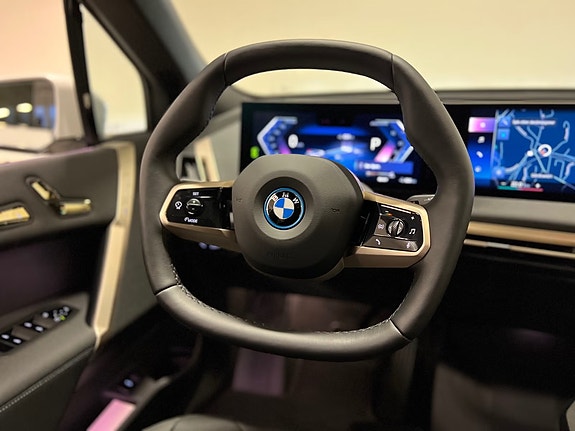 BMW iX 29 of 30