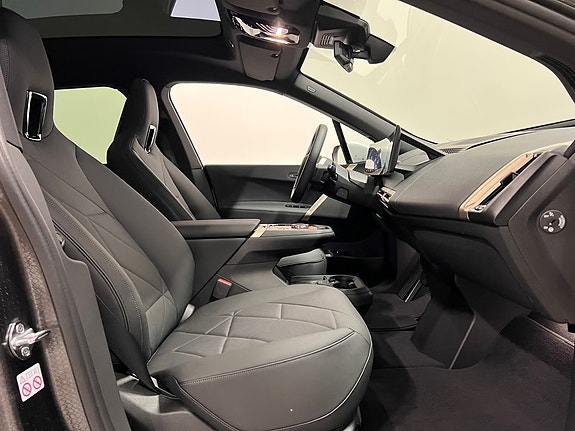 BMW iX 19 of 30