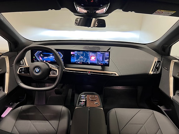 BMW iX 21 of 30