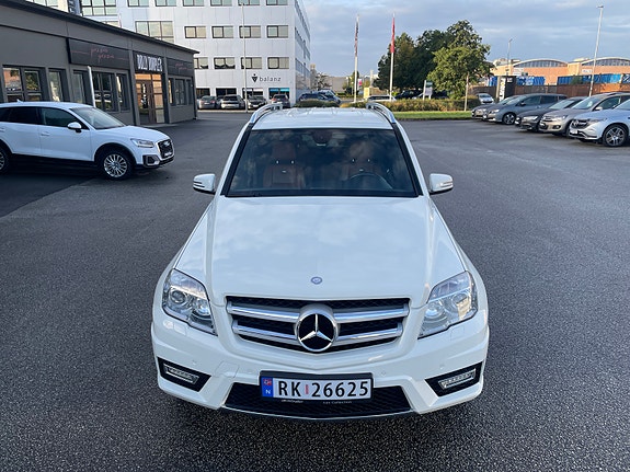 Mercedes-Benz GLK350 9 of 30
