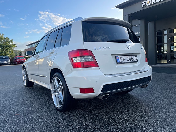 Mercedes-Benz GLK350 3 of 30