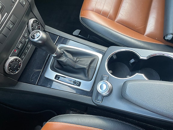 Mercedes-Benz GLK350 27 of 30